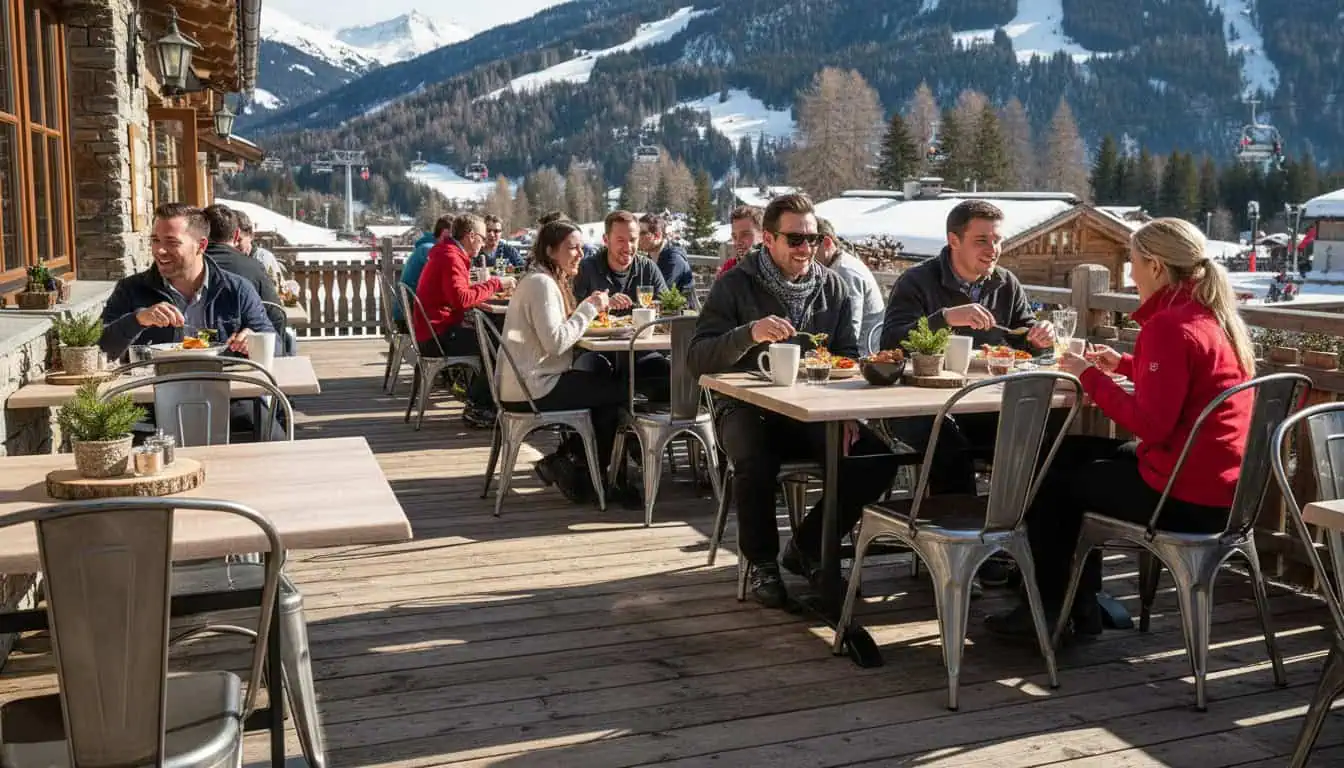 Super-Seat | Vintage metalen stapelstoelen en tafels op houten terras, mensen in jassen, bergen met sneeuw op achtergrond. | Horecameubilair
