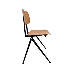 Super-Seat | Amsterdam poker oud bruin café statafels | Houten zitting en rugleuning, zwart metalen frame, minimalistisch design, zijaanzicht. | Horecameubilair