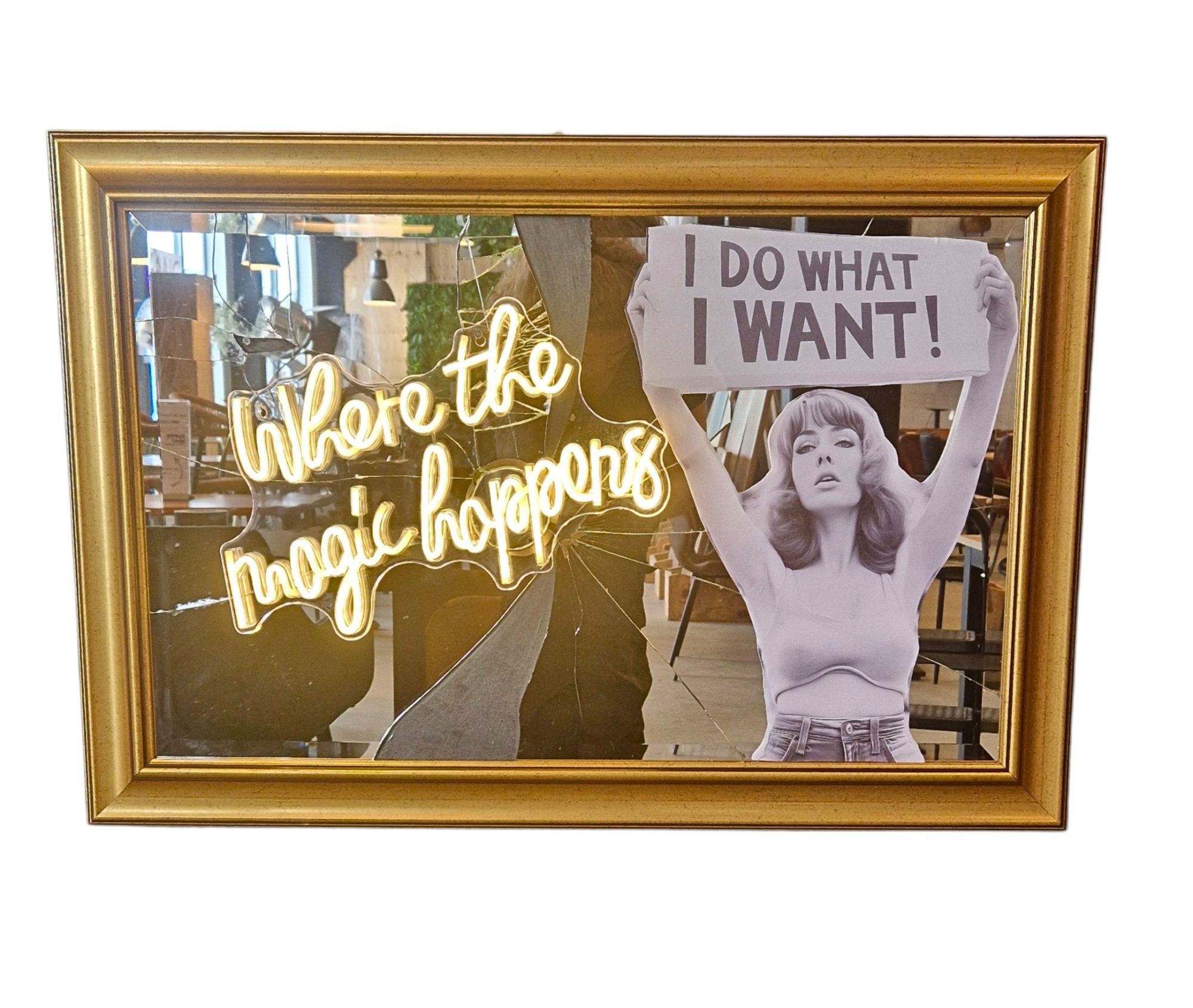 Super-Seat | Neon Kunst Sign in Gouden Houten Lijst | Neon bord in gouden houten lijst (92x62cm), zwart-wit vrouw, warme café sfeer. | Horecameubilair