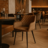 Super-Seat | A Diamond fluwelen horeca stoel mokka | Fluwelen mokka stoel met ruitpatroon rugleuning, houten poten, bij houten vloer & bakstenen muur. | Horecameubilair