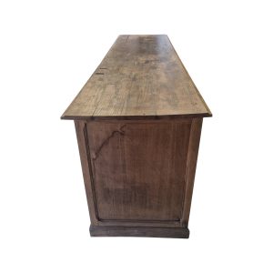 Super-Seat | Een rustieke houten opbergkist | De kist is van verweerd eikenhout, met schijnbaar zenuwen en een licht overhangend deksel. | Horecameubilair