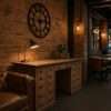 Super-Seat |Een Vintage eikenhouten apothekersbureau met lades 228x70cm|Eikenhouten bureau, bruine leren stoelen, metalen bureaulamp, houten muur, warm|. | Horecameubilair