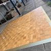 Super-Seat | Een Mobiele dansvloer, houten vloer met messing rand ca. 15m2 | Dansvloer van bruin hout met goudkleurige messing rand, geplaatst op beton buiten. | Horecameubilair