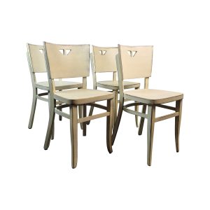 Super-Seat |Vier Dotty Deco houten bistrostoelen in ivoorwit|Ivoorwitte houten stoelen met uitgesneden rugleuning, elegant en licht glanzend. | Horecameubilair