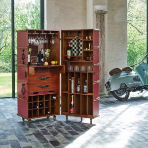 Super-Seat | The Authentic Models 'Pop up' bar in koffer wijnrood | Wijnrode houten kast op wielen met glas, flessen en metalen accessoires. Vintage uitstraling. | Horecameubilair