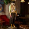 Super-Seat | Stalen stoelen, houten tafels; zwart, goud en bruin getint met industrieel en modern materiaalgebruik. | Horecameubilair