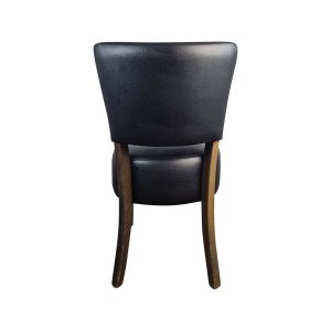 Super-Seat | Zwarte stoel met zachte zitting, gebogen rugleuning en donkere houten poten. | Horecameubilair