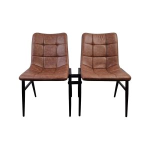 Super-Seat | Twee armloss bruine leren stoelen met zwart metalen tafel en poten, modern op witte achtergrond. | Horecameubilair