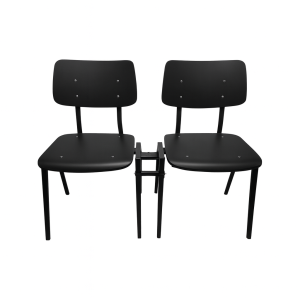 Super-Seat | Twee zwarte metalen stoelen met verbindingsstuk op witte achtergrond, minimalistisch ontwerp. | Horecameubilair