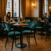 Super-Seat | Groene fluwelen stoelen, houten vloer, tafels en grote ramen in het restaurant. | Horecameubilair