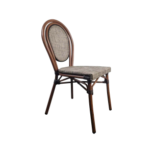 Super-Seat | Wat je gaat tegenkomen zijn stoelen, tafels, barkrukken, picknicktafels en andere soort tafels en stoelen. | Lichtbruine houten stoel met ronde rugleuning en rieten zitting, diagonaal gezien tegen witte achtergrond. | Horecameubilair