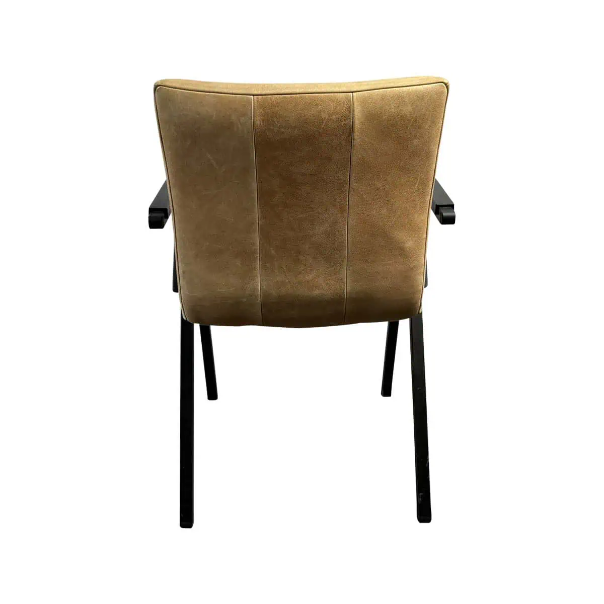 Super-Seat | Lisa Houten Horeca Stoel Cognac | Houten stoel met cognac zitting, zwarte metalen poten en armleuningen, witte achtergrond. | Horecameubilair