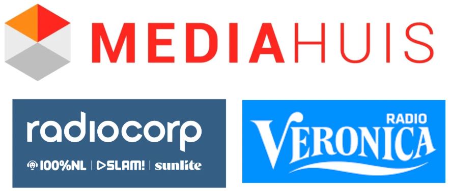 Super-Seat | Wat je gaat tegenkomen zijn stoelen, tafels, barkrukken, picnick tafels en andere soort tafels en stoelen. | Rode/grijze Mediahuis logo, Radiocorp met oranje/witte/gele iconen, Veronica in blauw-wit tekst. | Horecameubilair