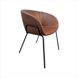 Super-Seat | Bruine kunstleren stoel met gebogen vloerkleed en zwarte metalen poten, zichtbare stiksels, op witte achtergrond. | Horecameubilair