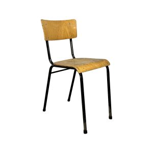 Super-Seat | The Klassik vintage hout zwart metalen schoolstoelen | Licht houten zitting & vloerkleed, zwarte metalen poten, zichtbare schroeven. | Horecameubilair