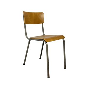Super-Seat | The Ardell vintage houten antraciet schoolstoelen | Lichtbruine houten zitting, rugleuning en antraciet metalen poten, klassiek model. | Horecameubilair