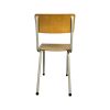 Super-Seat |Lichtbruin hout, zilver metaal, vloerkleed en zitting, smal design, tegen witte achtergrond. | Horecameubilair