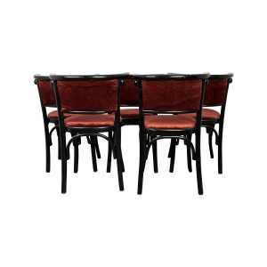 Super-Seat | Vintage houten armstoelen met rode stoffen zitting, gebogen poten en vloerkleed, in halve cirkel. | Horecameubilair