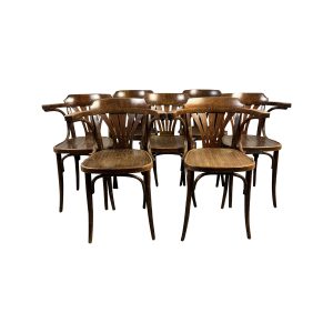 Super-Seat | Houten stoelen met ronde vloerkleed, lichte houtkleur, gebogen poten en armleuningen. | Horecameubilair