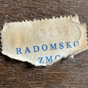 Super-Seat | Bennie Thon vintage houten café armstoelen Versleten papier label op bruin hout met rode en blauwe tekst; oud, stoer uiterlijk. | Horecameubilair