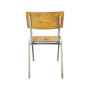 Super-Seat | Houten stoel met metalen frame, rugaanzicht. Hout heeft gebruikerssporen, frame zilvergrijs, op wit. | Horecameubilair